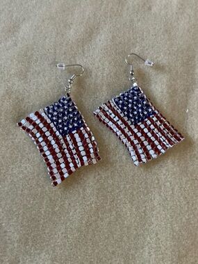 Patriotic Beaded American Flag Dangle Earrings - Red White Blue